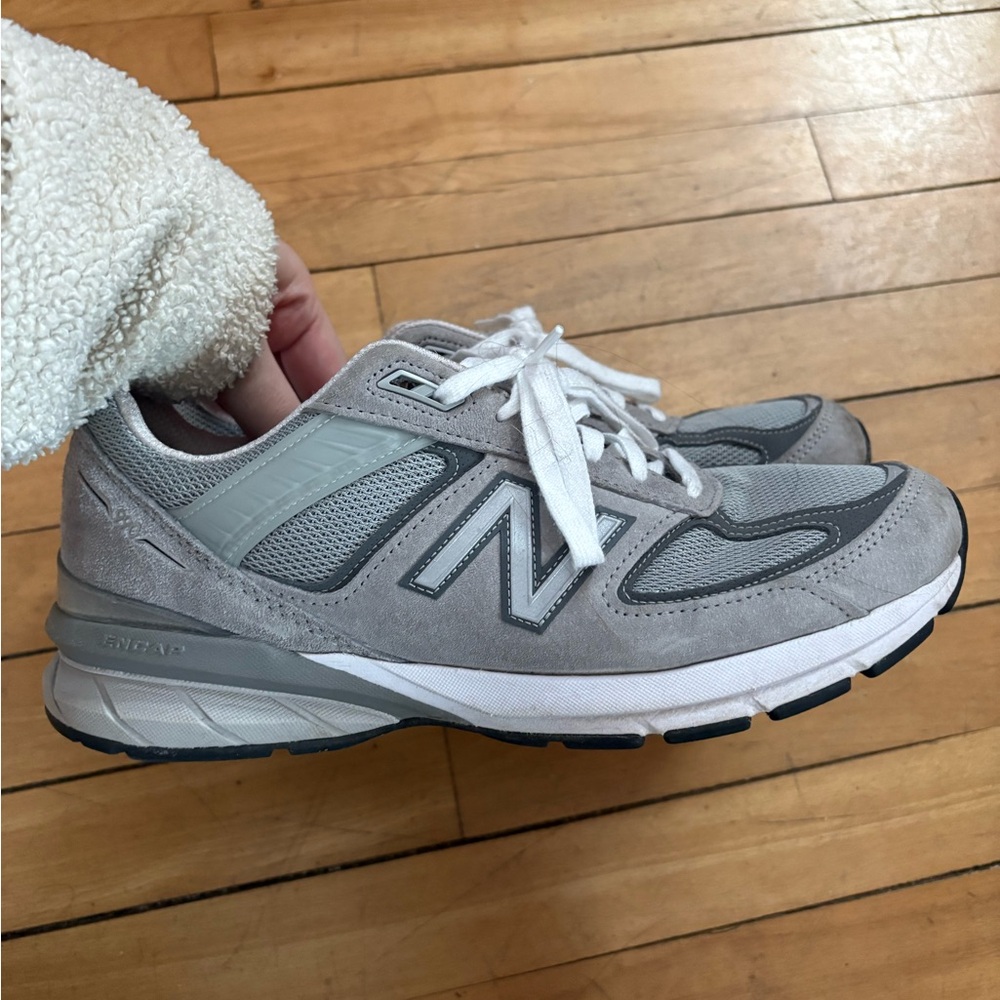 men’s new balance 990 (m990gl5) in a size 10D/medium width
